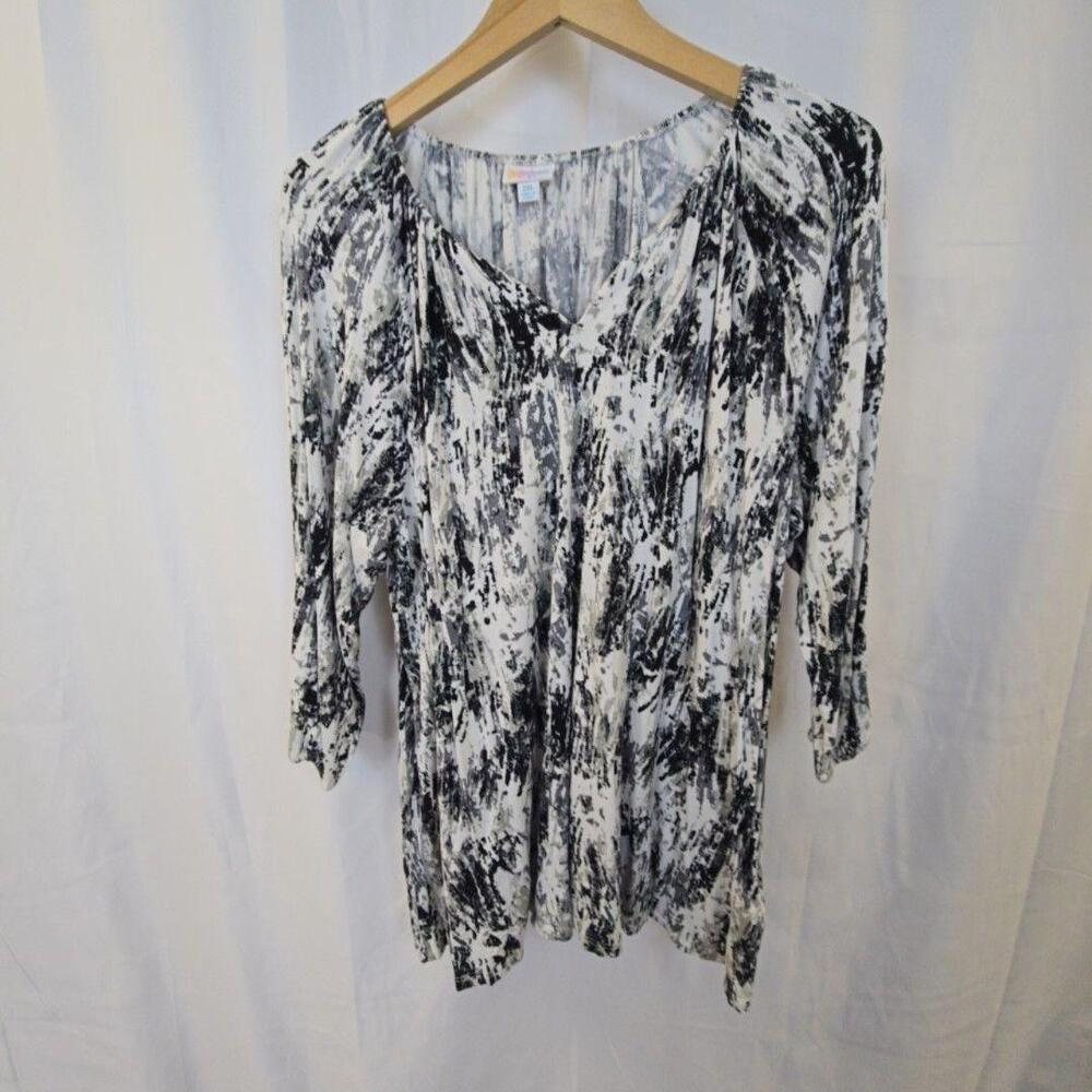 LuLaRoe Blouse Womens 2XL White Black Geometric V Neck 3/4 Sleeve Tunic Top